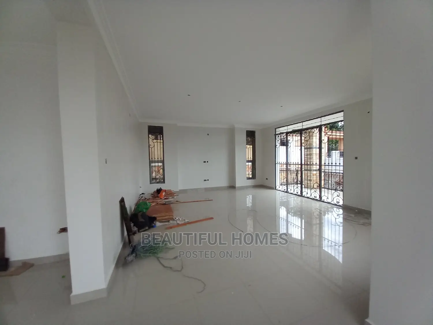 Furnished 6bdrm Mansion in Munyonyo Lake, Makindye for Sale