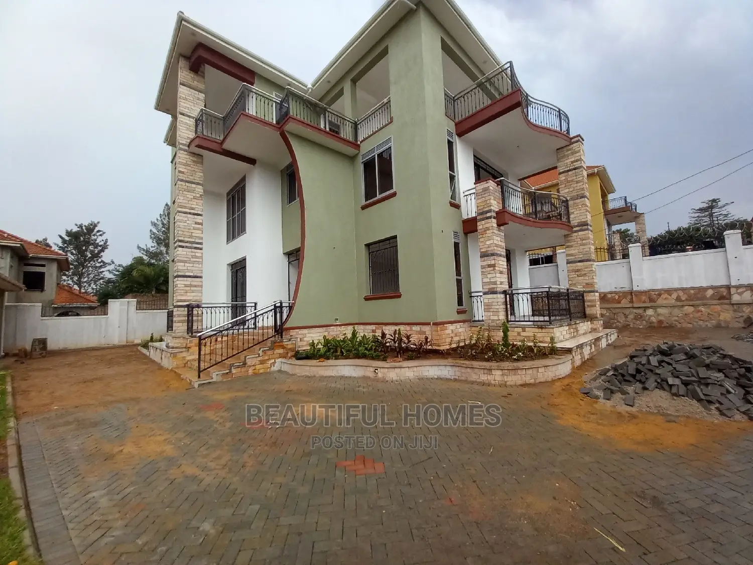 Furnished 6bdrm Mansion in Munyonyo Lake, Makindye for Sale
