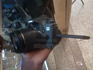 CANON EOS 60D Camera