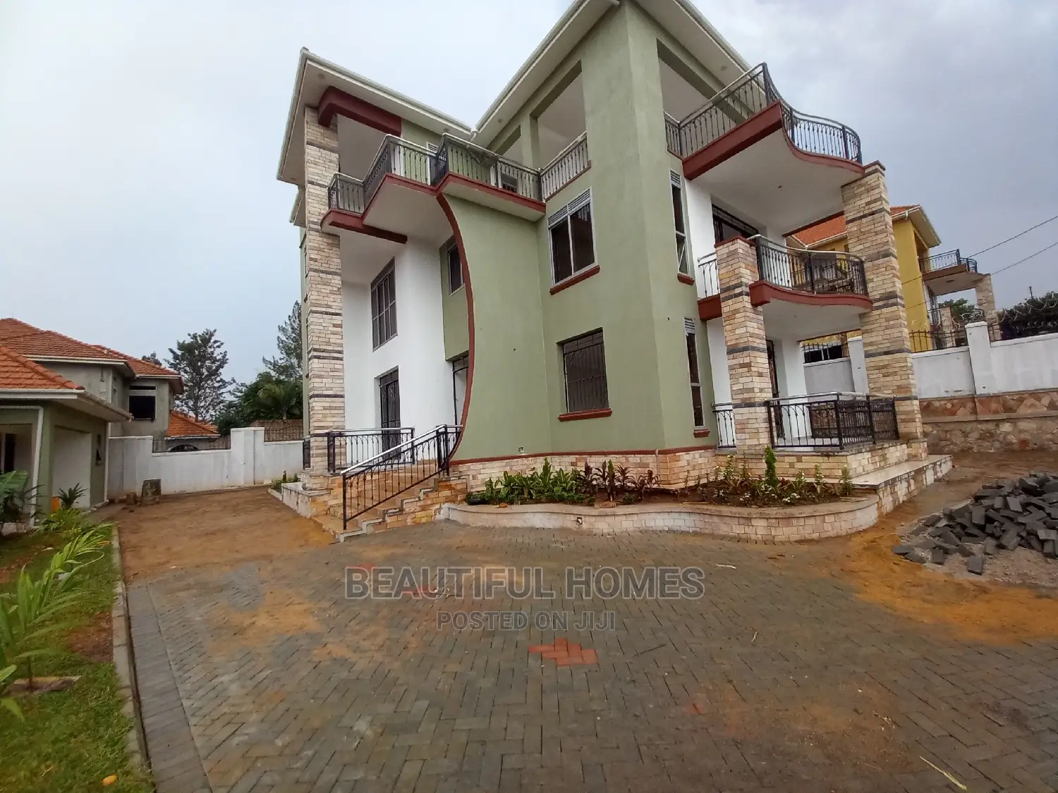 Furnished 6bdrm Mansion in Munyonyo, Makindye for Sale