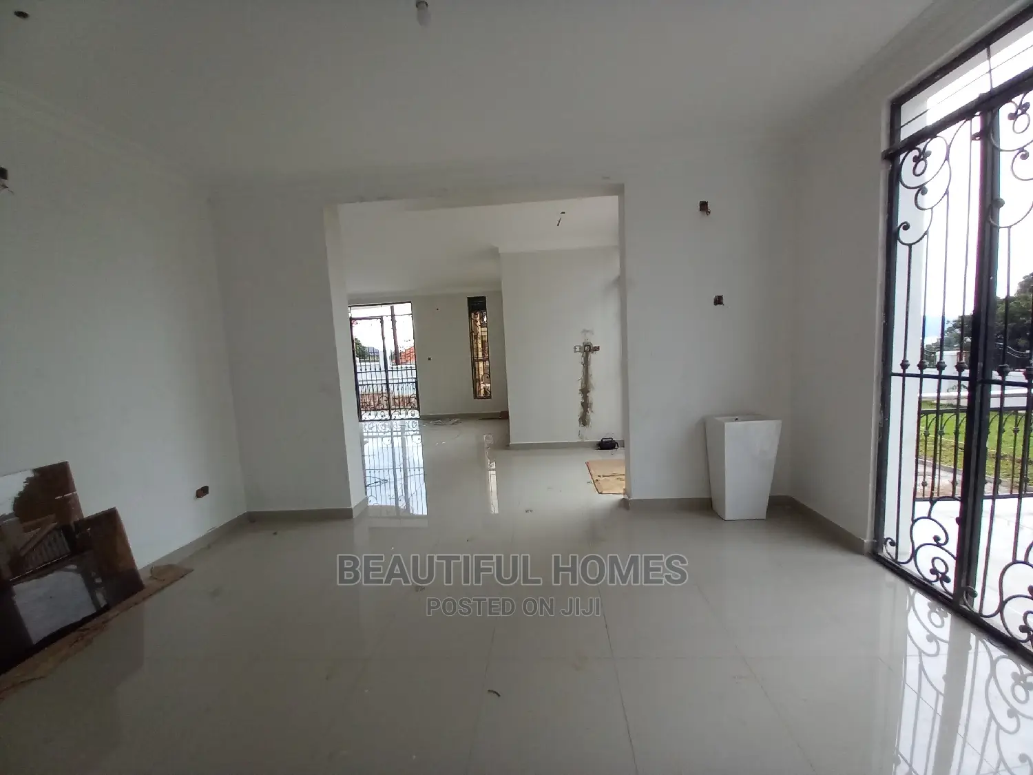 Furnished 6bdrm Mansion in Munyonyo, Makindye for Sale