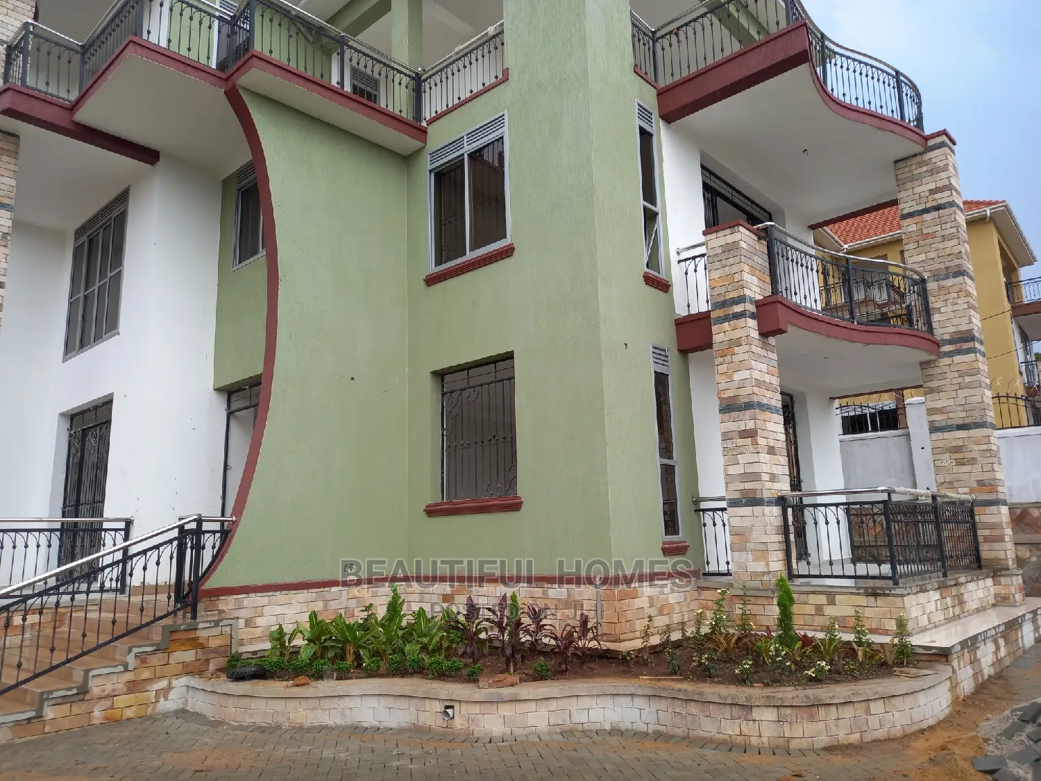 Furnished 6bdrm Duplex in Munyonyo Wealthy, Makindye for Sale