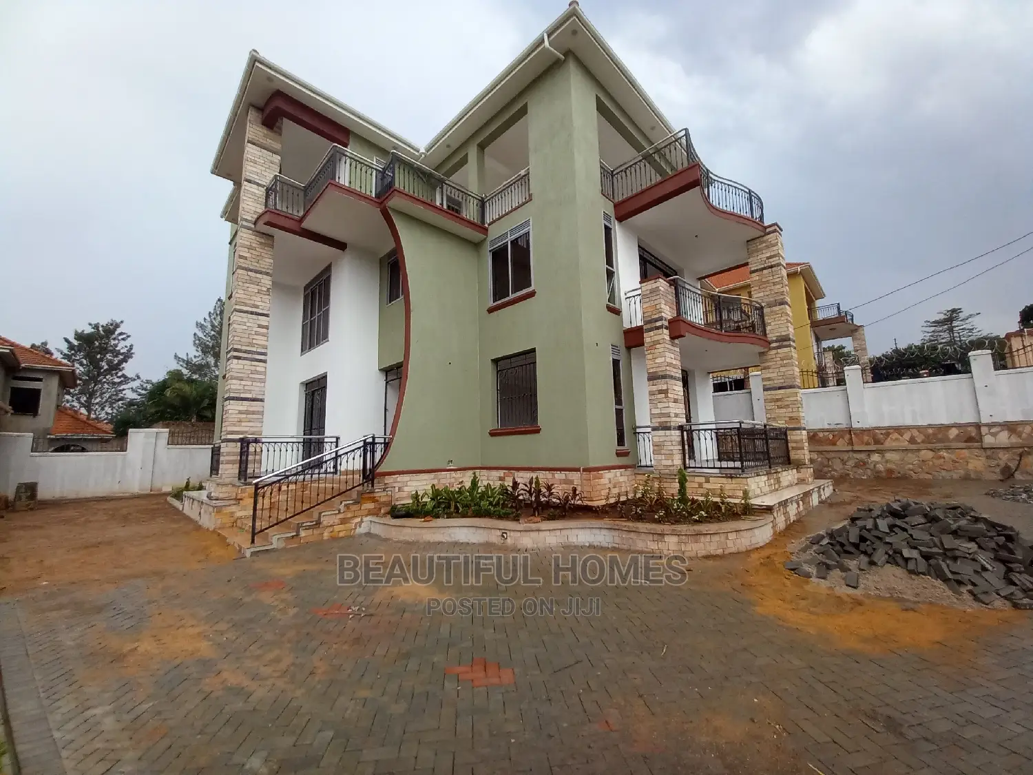 Furnished 6bdrm Duplex in Munyonyo Wealthy, Makindye for Sale