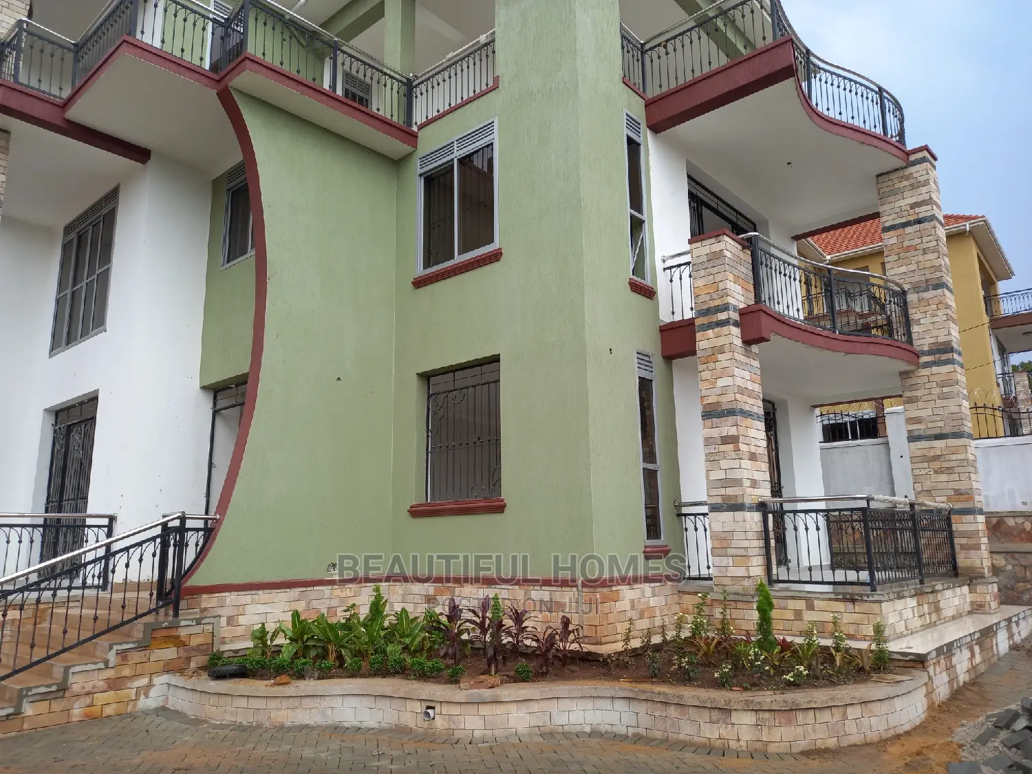 Furnished 6bdrm Duplex in Munyonyo Wealthy, Makindye for Sale