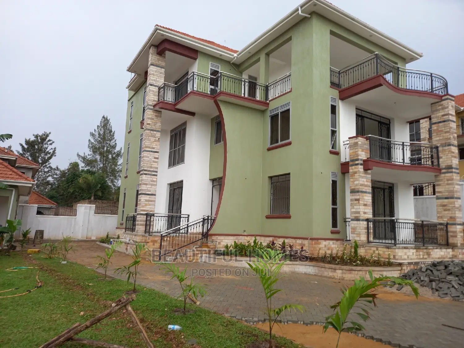 Furnished 6bdrm Mansion in Munyonyo, Makindye for Sale
