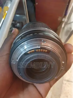 CANON 18-200mm Lens.