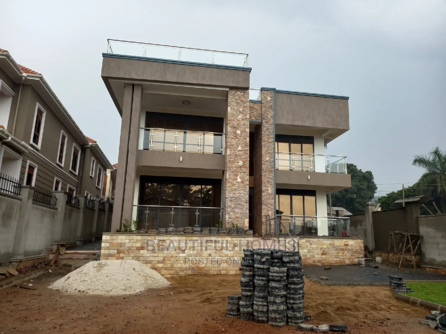 Furnished 6bdrm Mansion in Munyonyo Lake View, Makindye for Sale