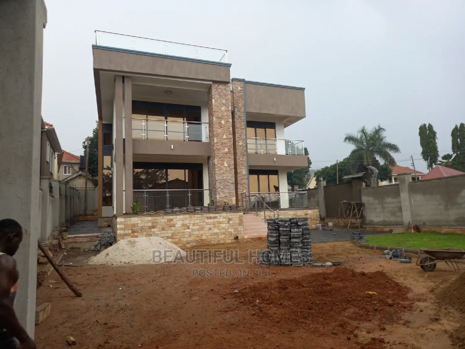 Furnished 6bdrm Mansion in Munyonyo, Makindye for Sale