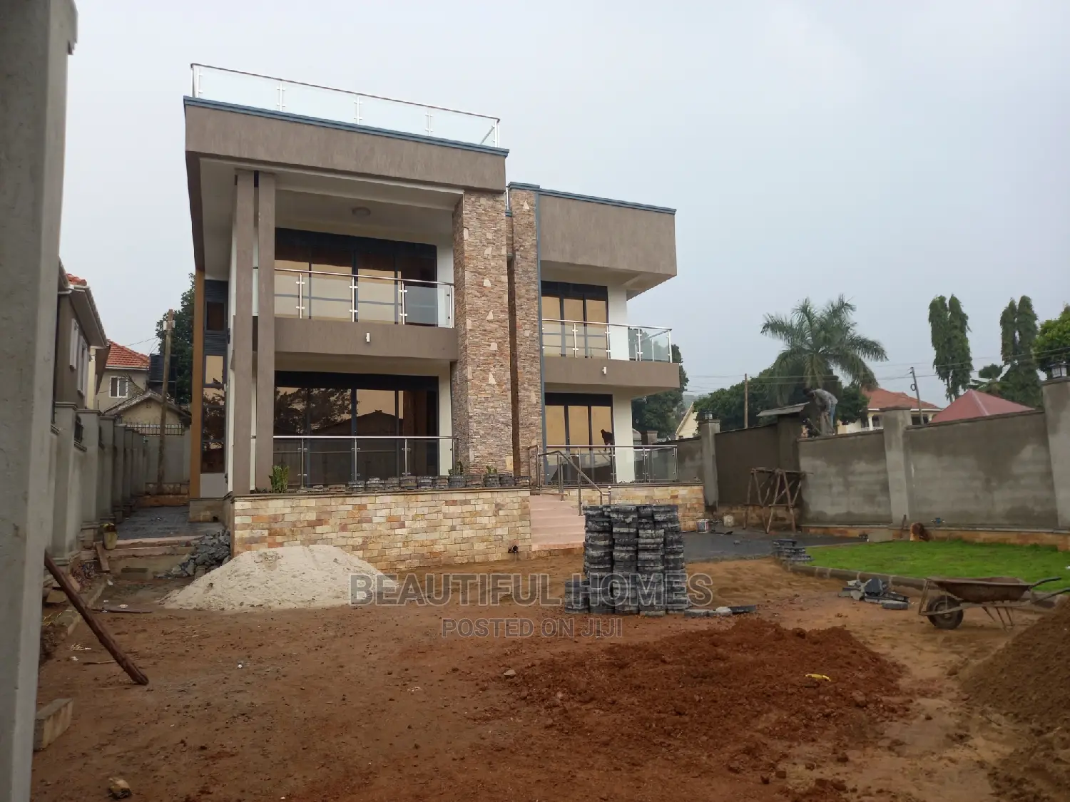 Furnished 6bdrm Mansion in Munyonyo, Makindye for Sale