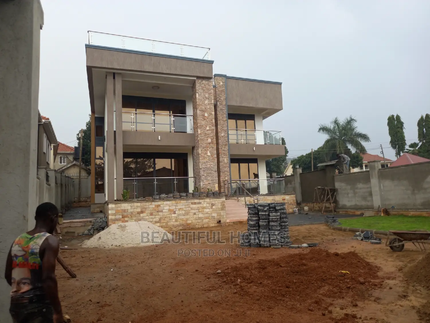 Furnished 6bdrm Mansion in Munyonyo, Makindye for Sale