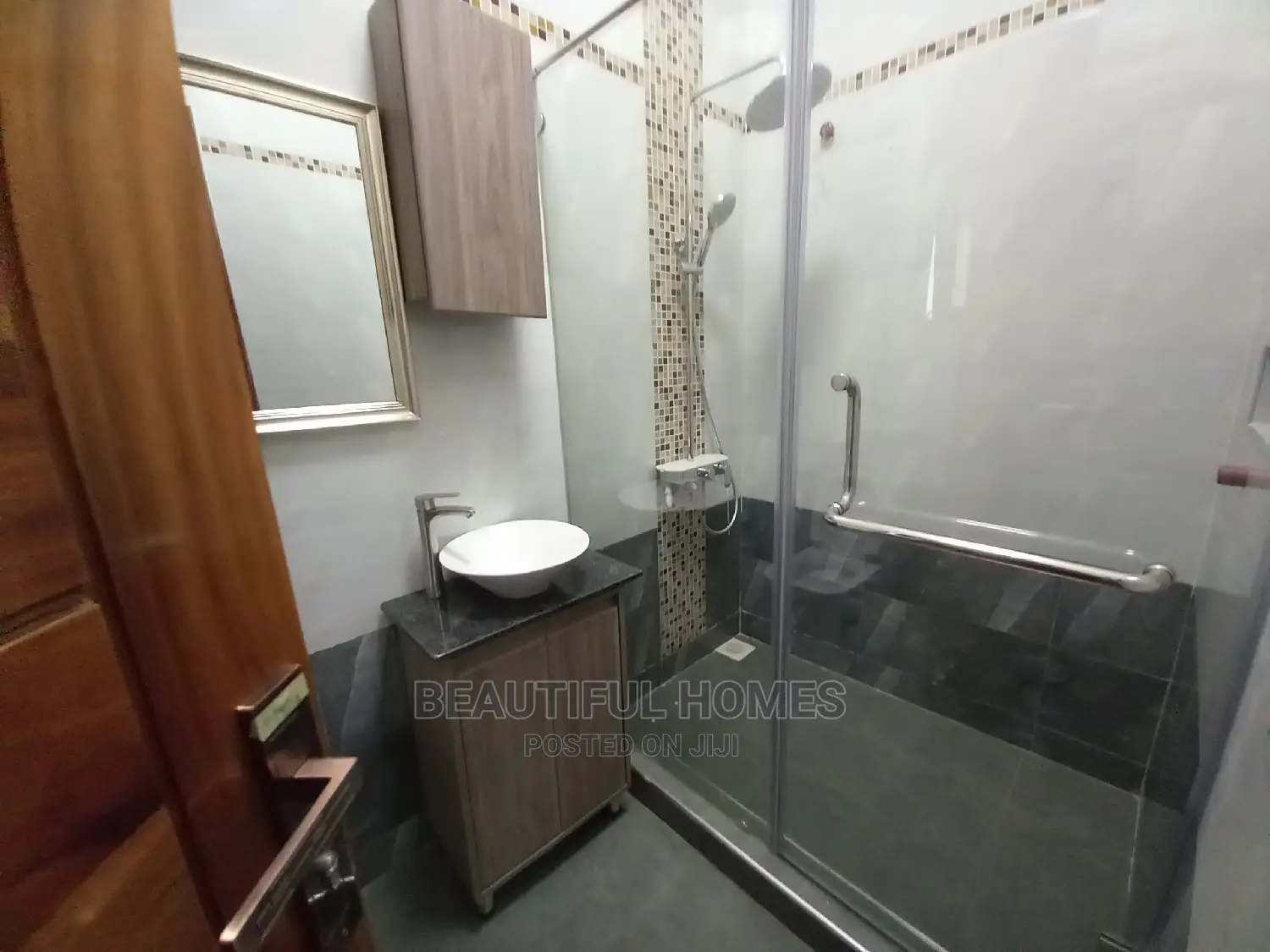 Furnished 6bdrm Duplex in Munyonyo Ministers, Makindye for Sale