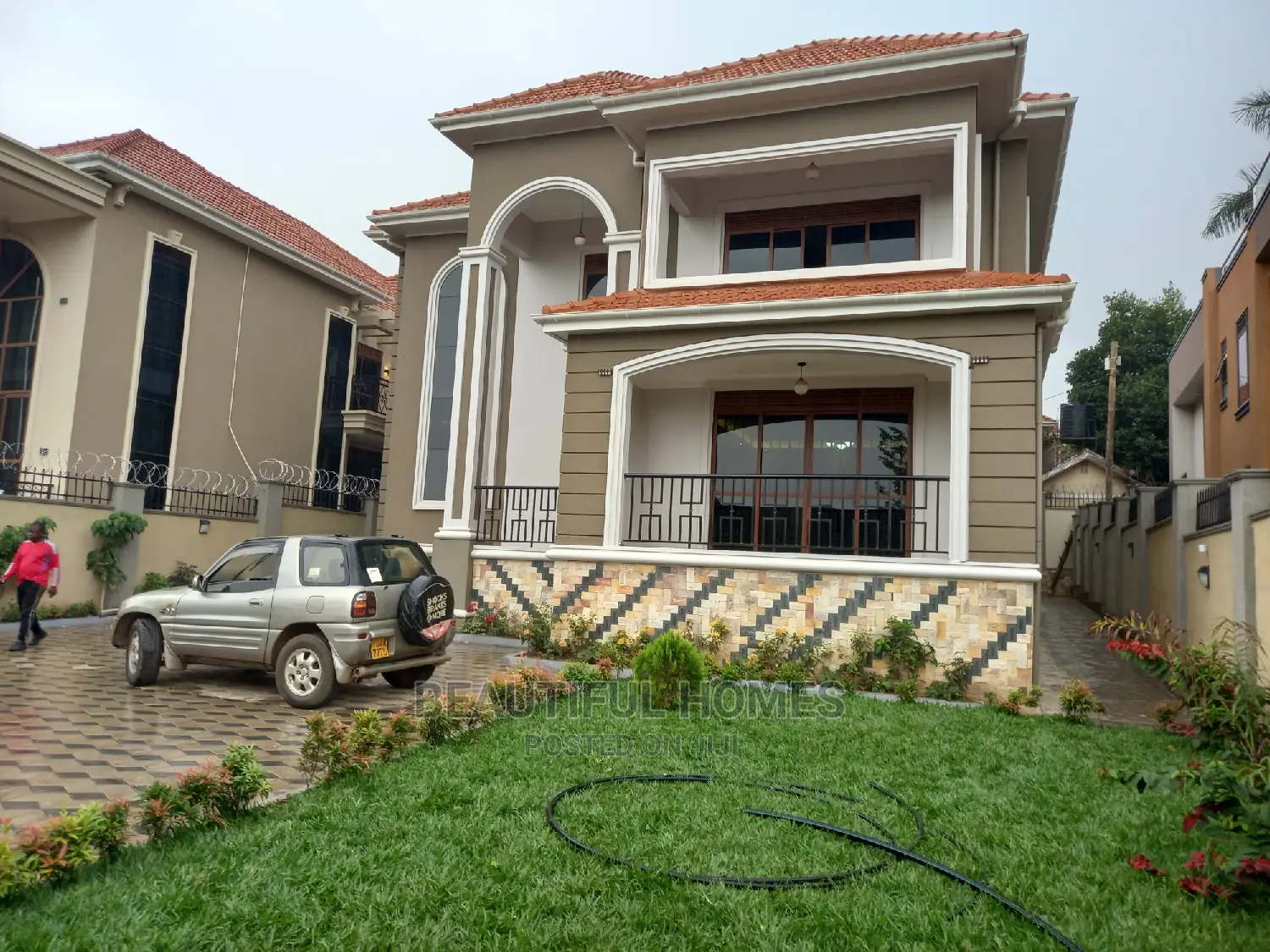 Furnished 6bdrm Duplex in Munyonyo Ministers, Makindye for Sale
