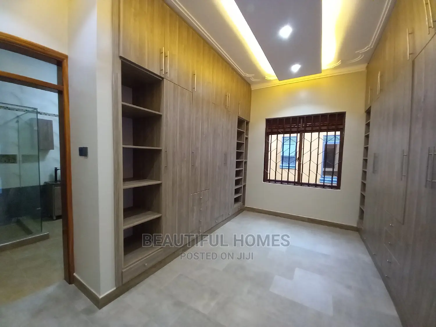 Furnished 6bdrm Duplex in Munyonyo Ministers, Makindye for Sale