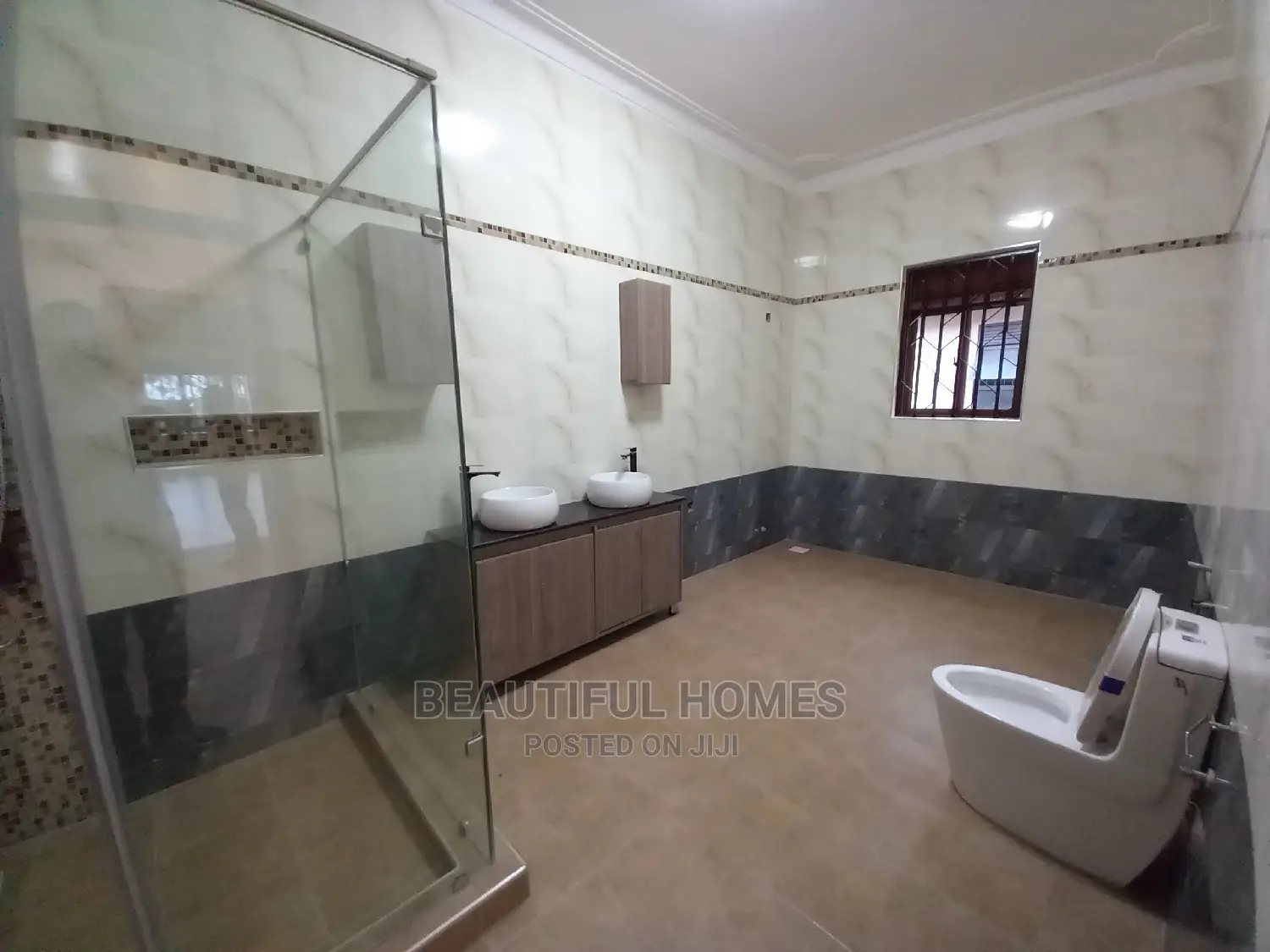 Furnished 6bdrm Duplex in Munyonyo Ministers, Makindye for Sale