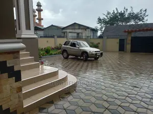 Furnished 6bdrm House in Munyonyo Common, Makindye for Sale