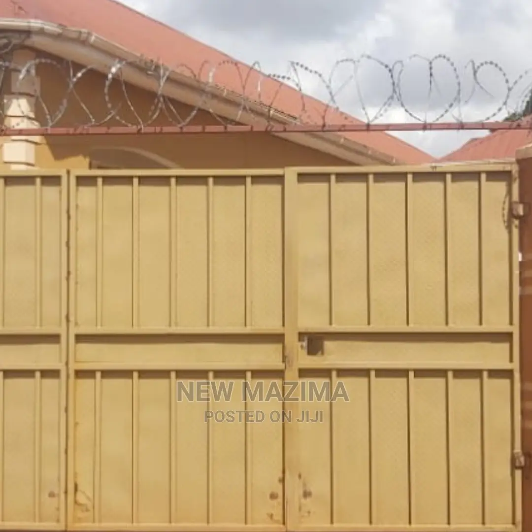 9bdrm House in Zana Ntebe Rd, Central Division for Sale