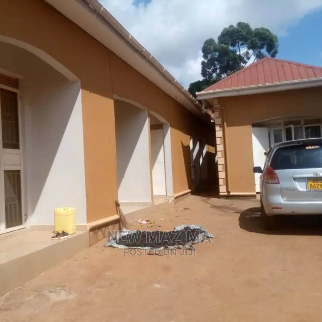 9bdrm House in Zana Ntebe Rd, Central Division for Sale
