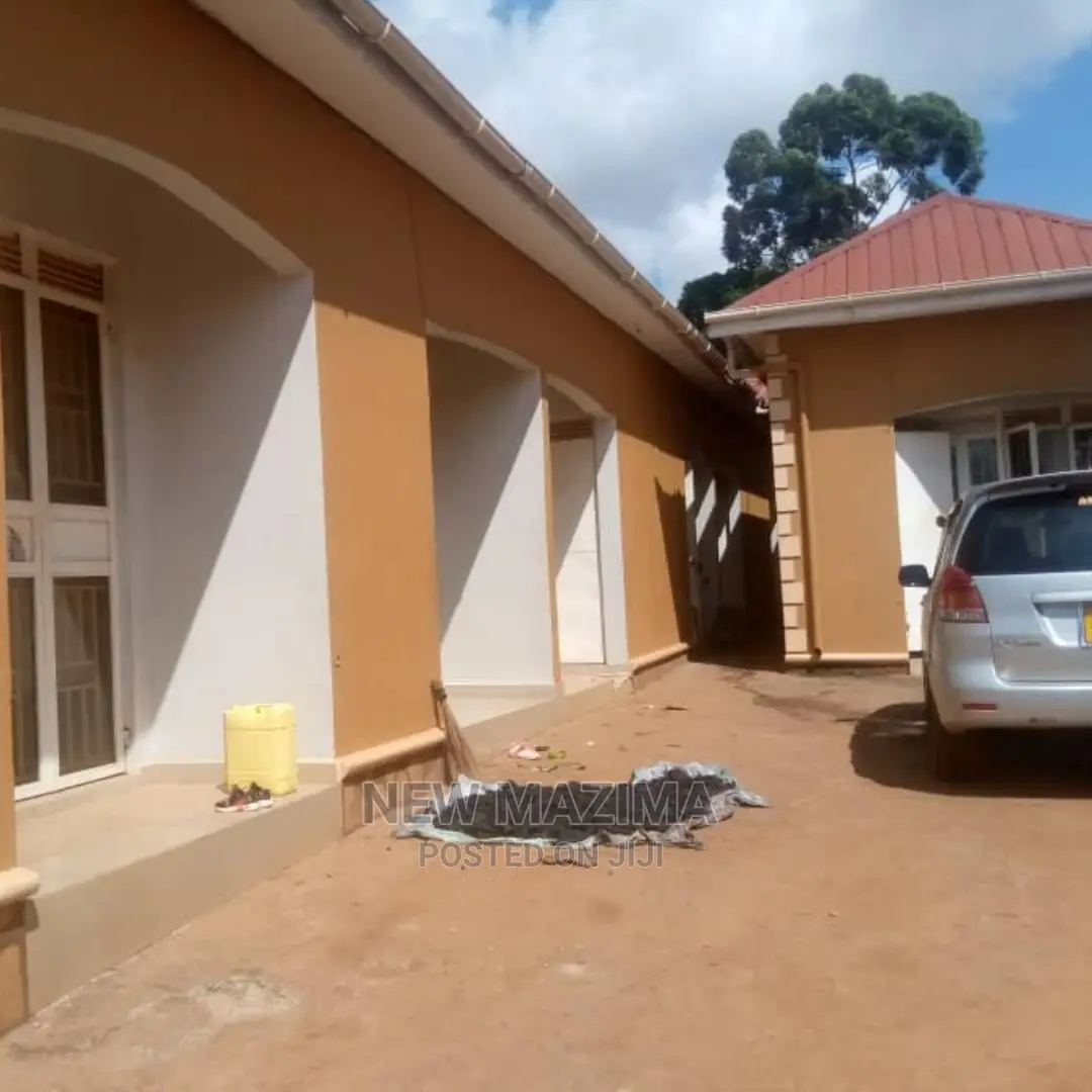 9bdrm House in Zana Ntebe Rd, Central Division for Sale