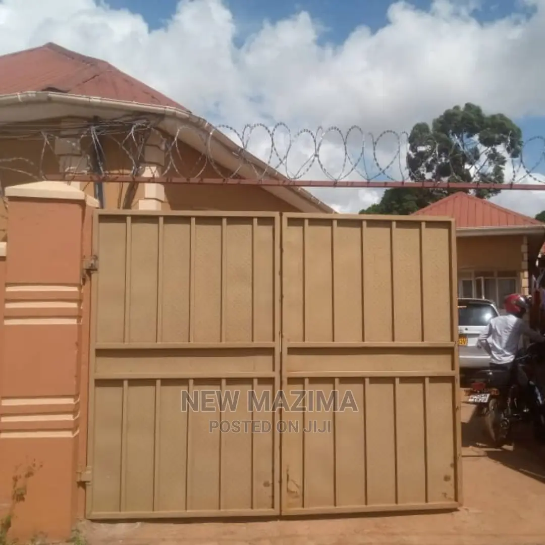 9bdrm House in Zana Ntebe Rd, Central Division for Sale