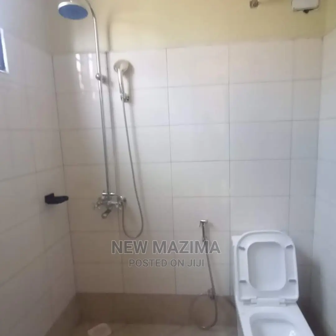 6bdrm Block of Flats in After Munyonyo, Central Division for Sale