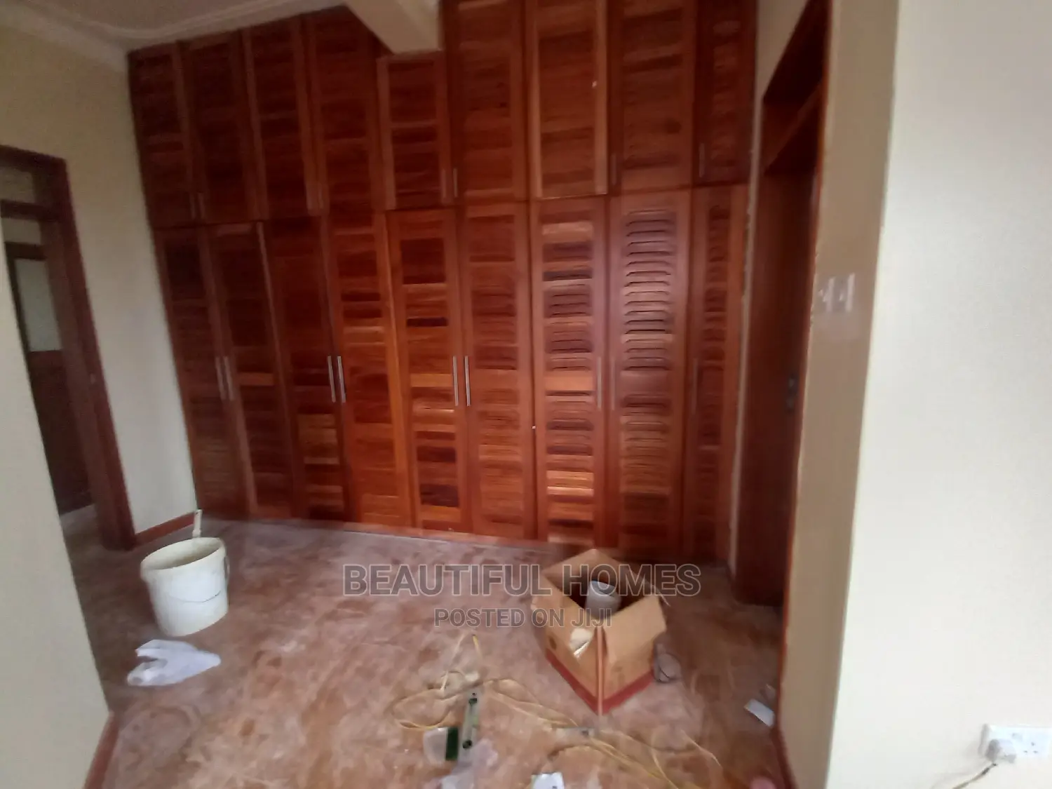 Furnished 3bdrm Apartment in Muyenga, Central Division for Sale