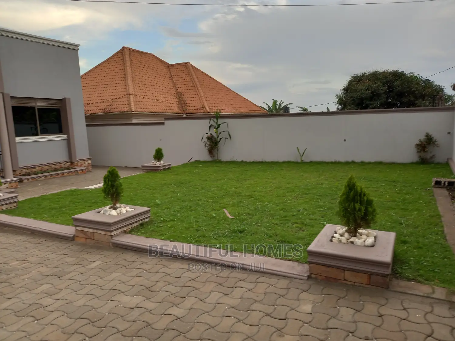 Furnished 4bdrm House in Kira for Sale