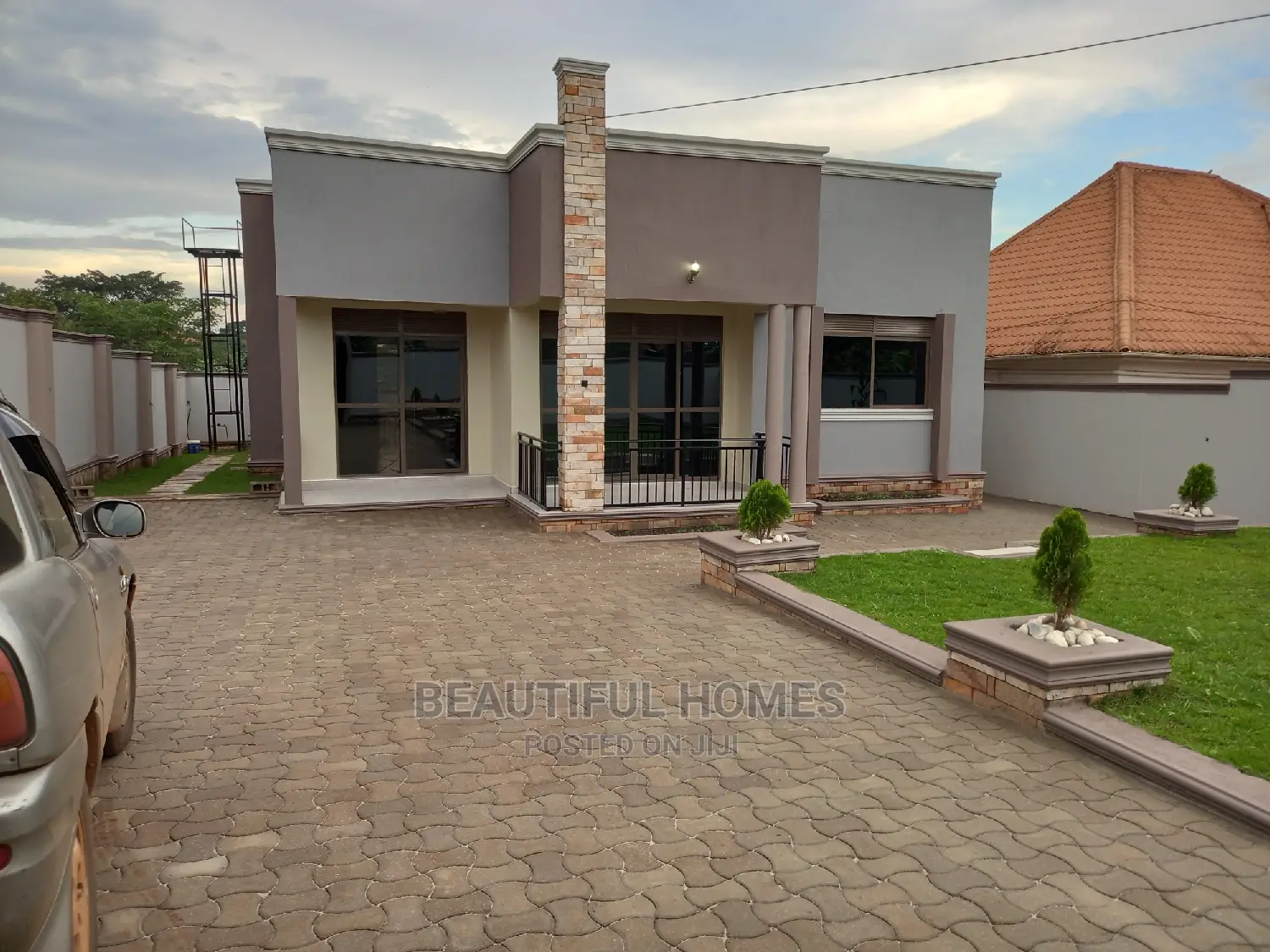 Furnished 4bdrm House in Kira for Sale