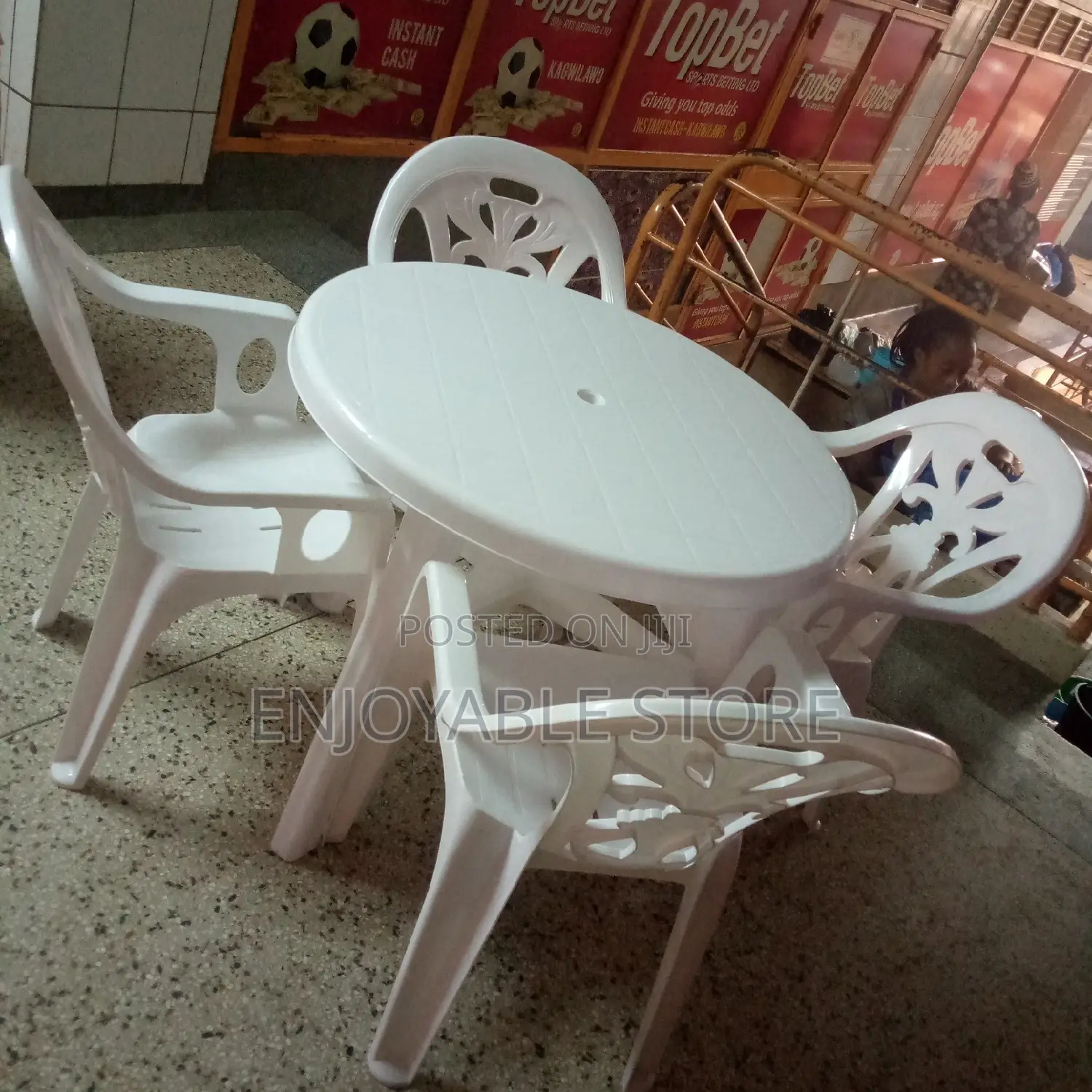 Plastic Round Table Chairs Set