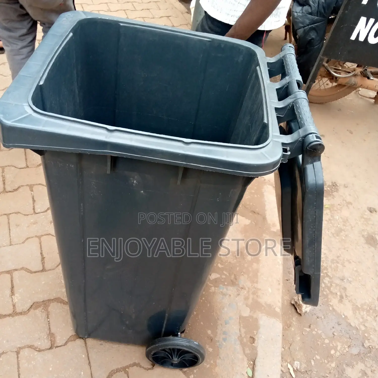 Plastic Dust Bin 120ltr