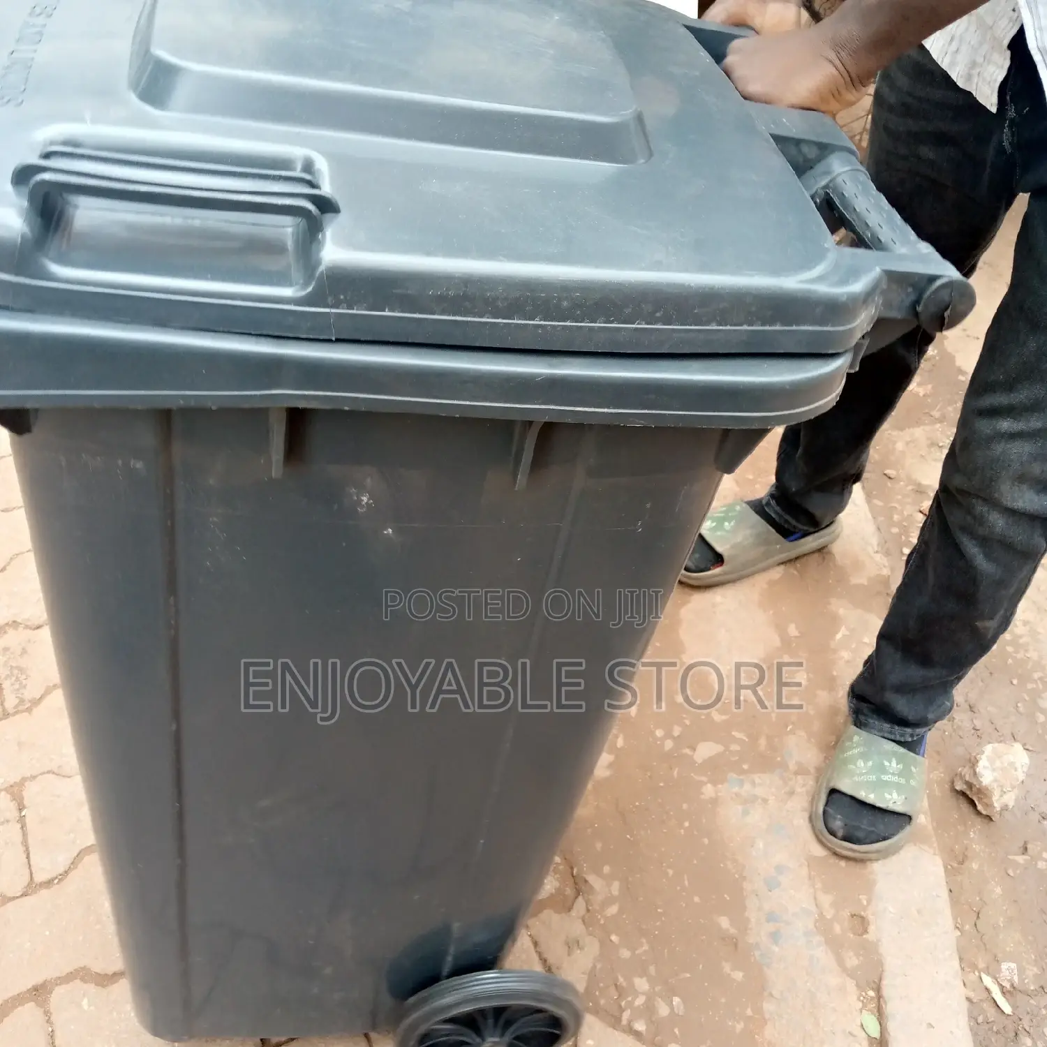 Plastic Dust Bin 120ltr
