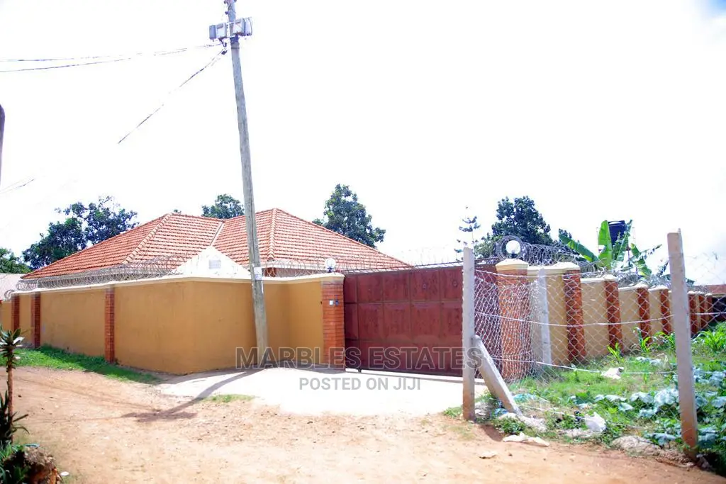 4bdrm House in Kulambiro, Central Division for Sale