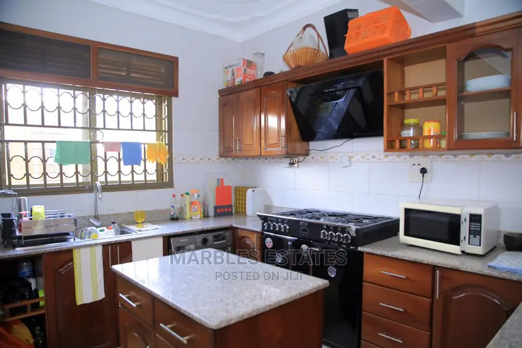 4bdrm House in Kulambiro, Central Division for Sale
