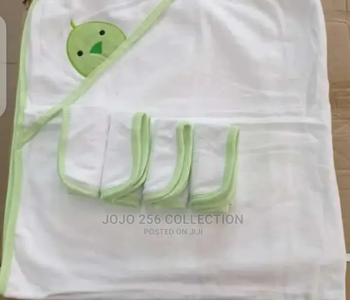 Hooded Towel With Wash Cloth