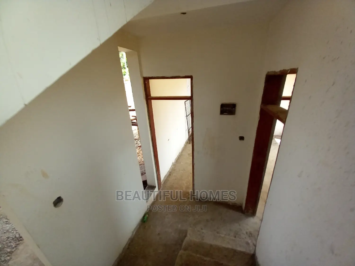 Furnished 5bdrm Duplex in Kisaasi, Central Division for Sale