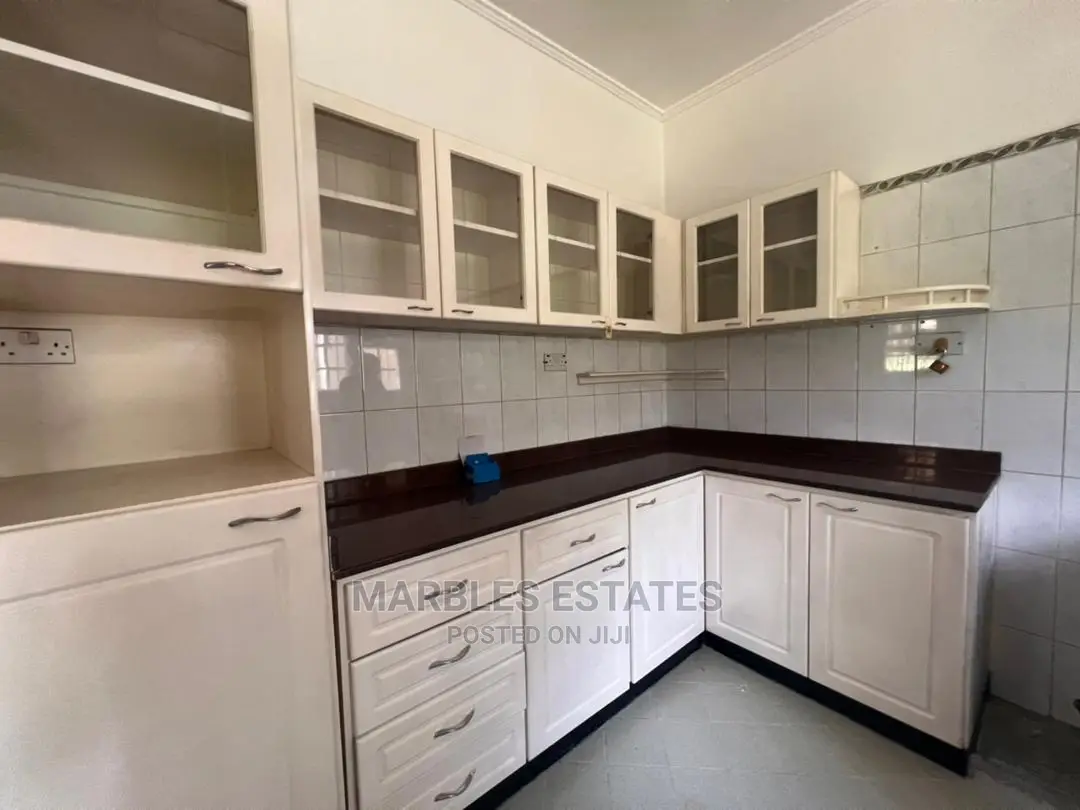 4bdrm Bungalow in Kololo, Central Division for Rent