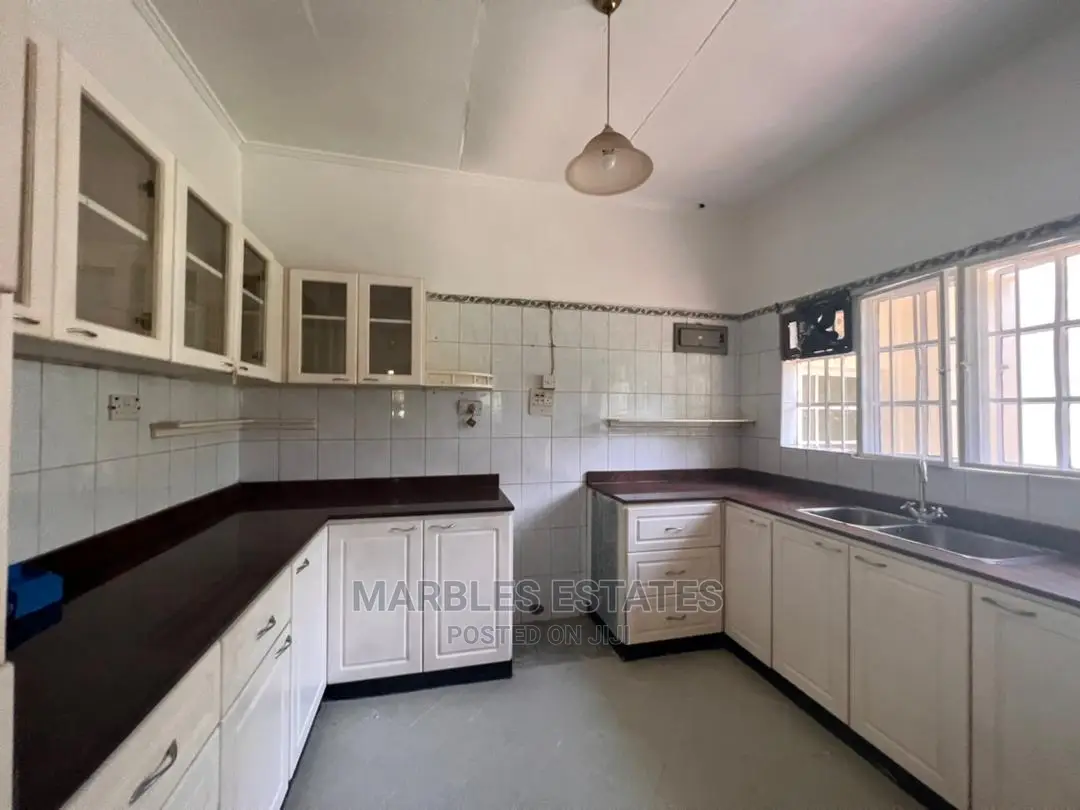 4bdrm Bungalow in Kololo, Central Division for Rent