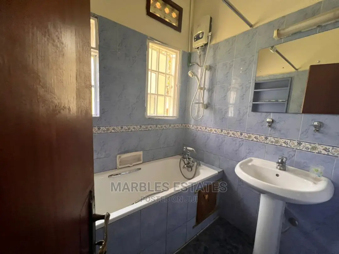 4bdrm Bungalow in Kololo, Central Division for Rent