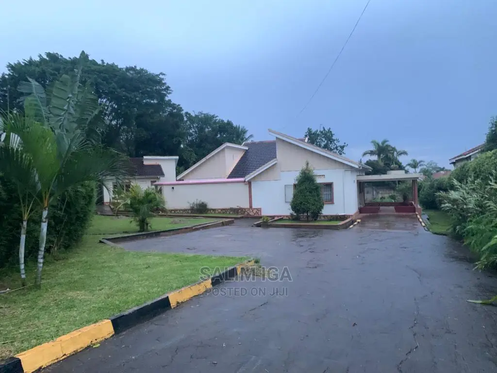 4bdrm Bungalow in Kololo Property, Central Division for Rent