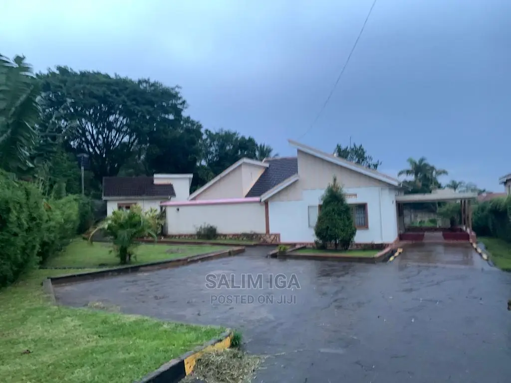 4bdrm Bungalow in Kololo Property, Central Division for Rent