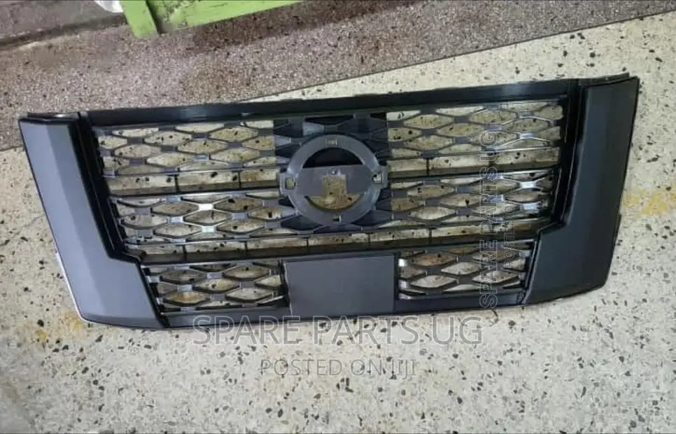Nissan Navara 2021 - 2022 Grille