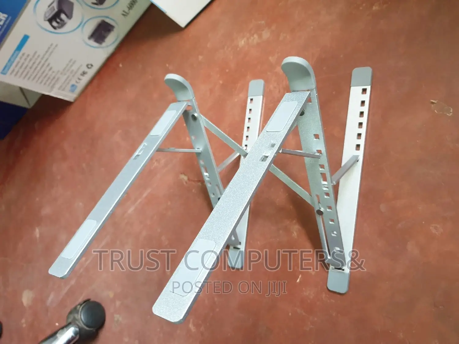 N8 Laptop Stand