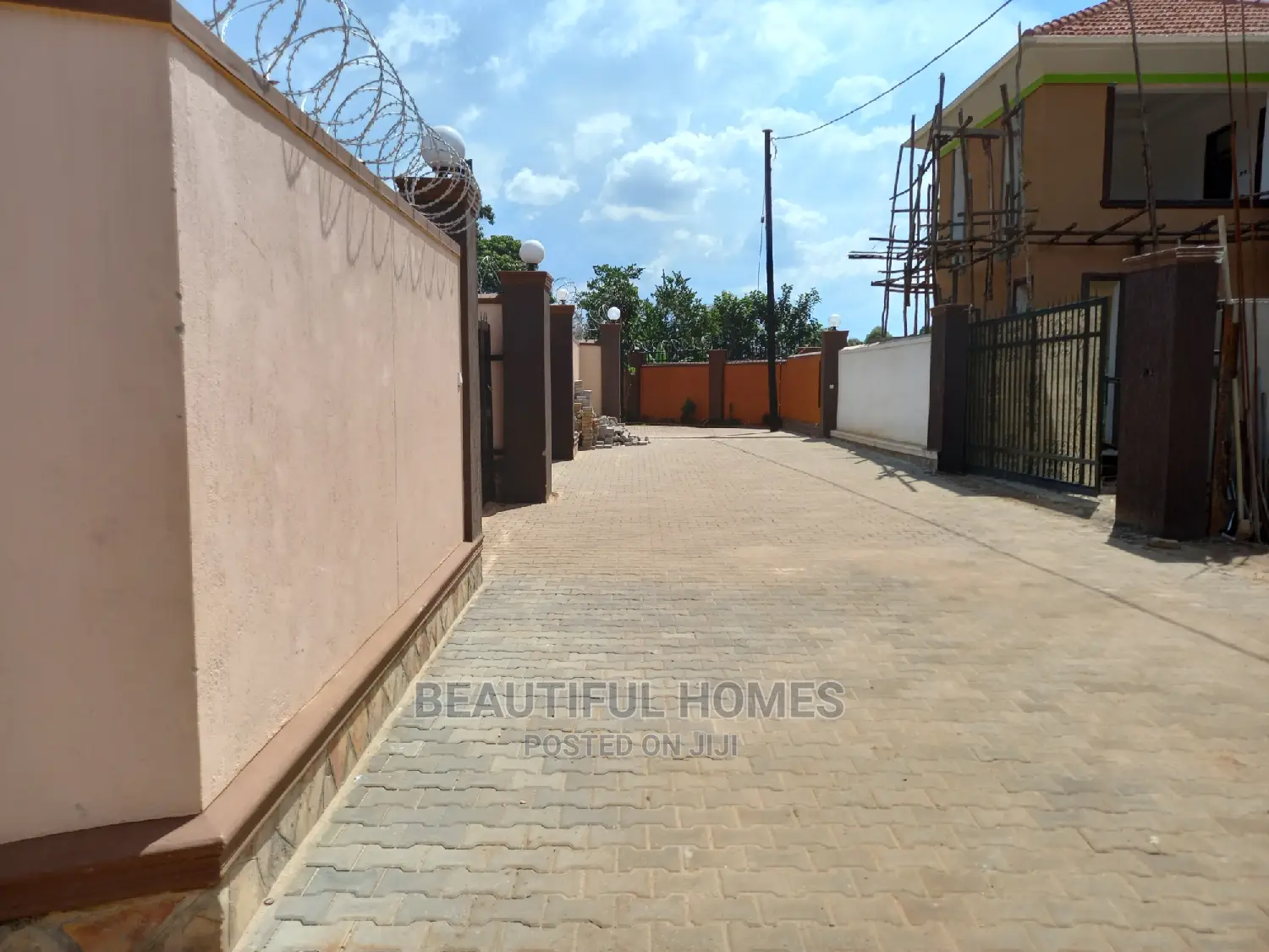 Furnished 5bdrm Duplex in Kisaasi, Central Division for Sale