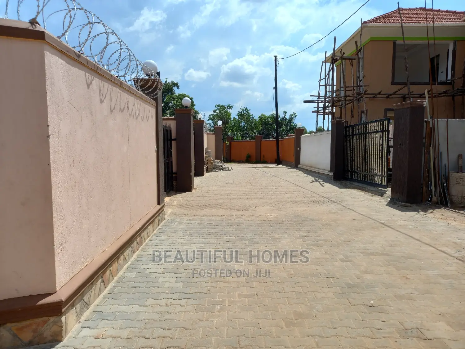 Furnished 5bdrm Duplex in Kisaasi, Central Division for Sale