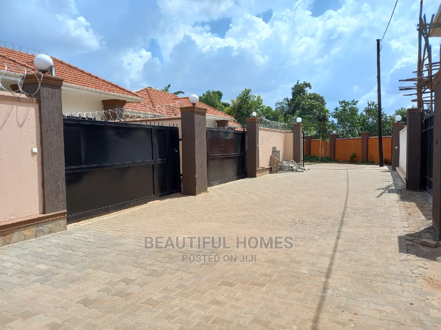 Furnished 5bdrm Maisonette in Kisaasi, Central Division for Sale