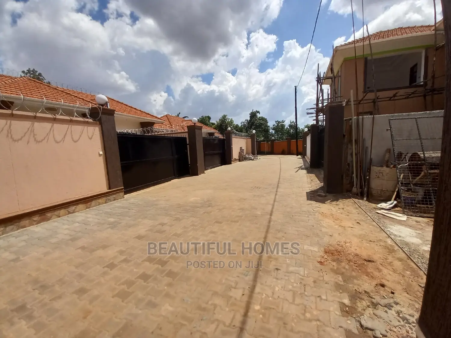 Furnished 5bdrm Maisonette in Kisaasi, Central Division for Sale