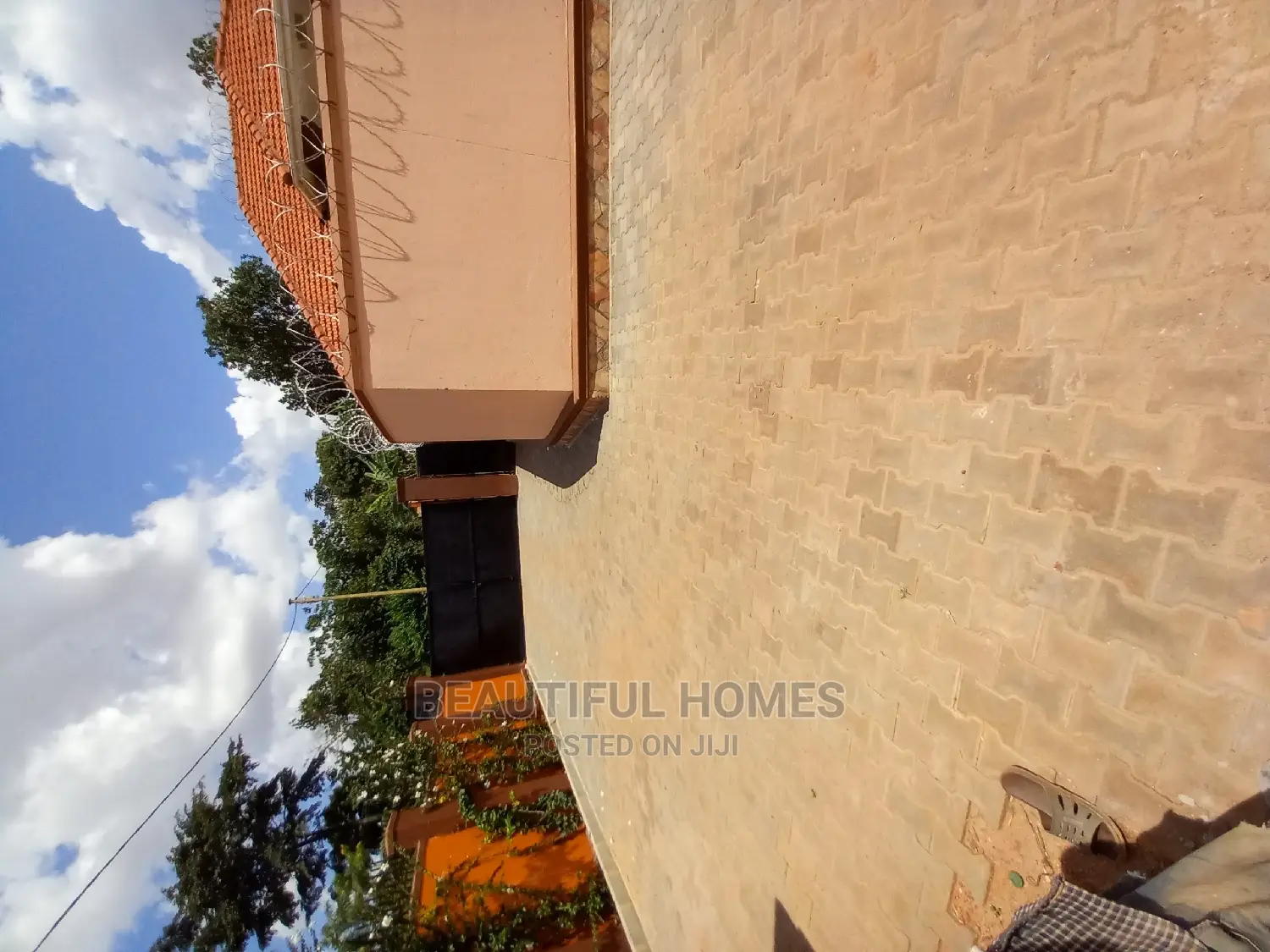 Furnished 5bdrm Maisonette in Kisaasi, Central Division for Sale