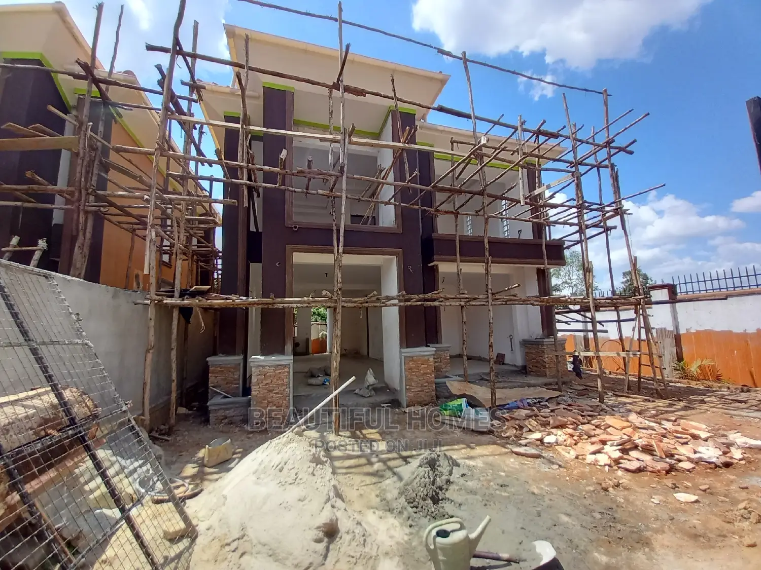Furnished 5bdrm Maisonette in Kisaasi, Central Division for Sale