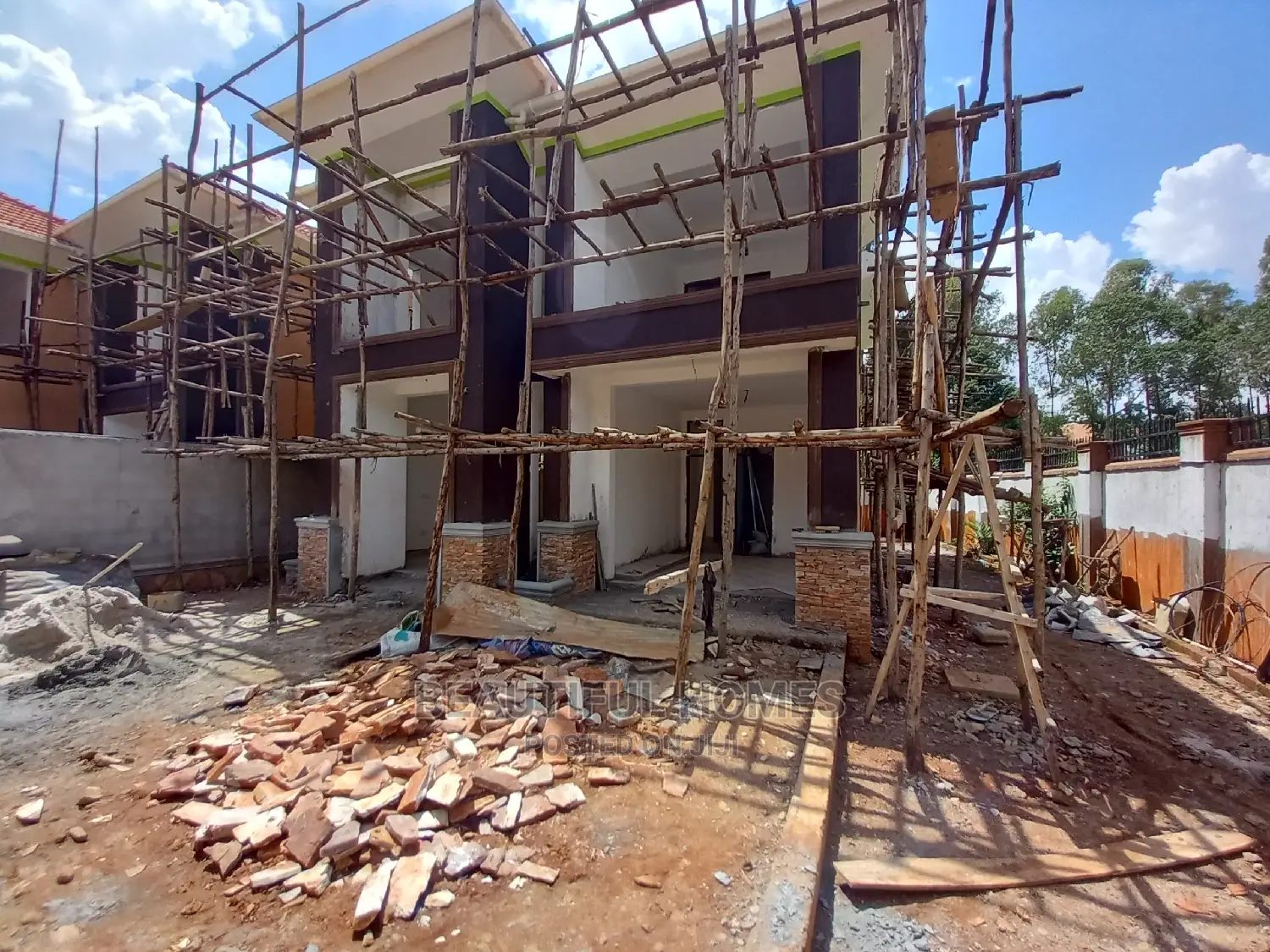Furnished 5bdrm Duplex in Kisaasi, Central Division for Sale