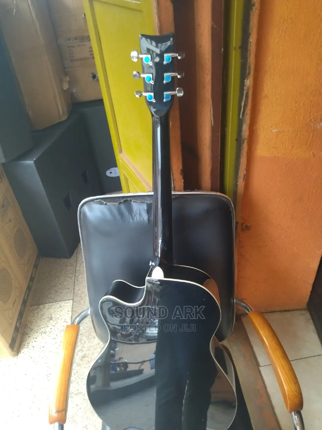 Acoustic Guitar Powered