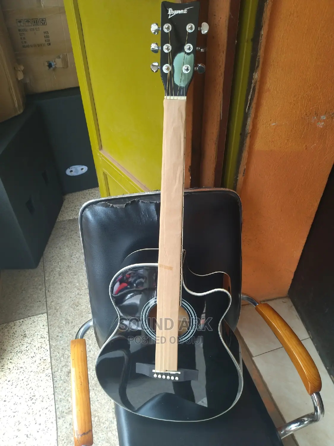 Acoustic Guitar Powered